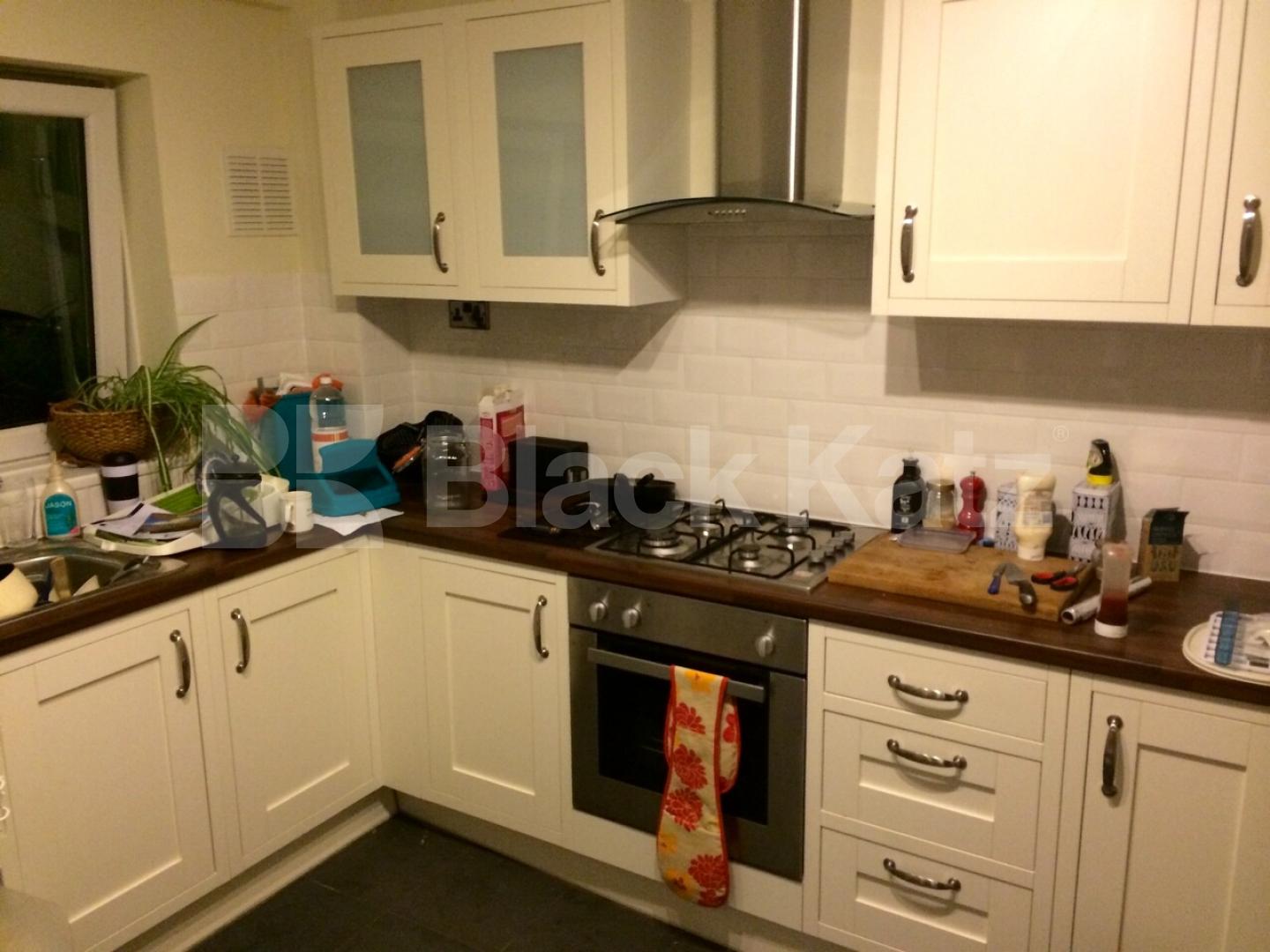 			NEW INSTRUCTION, 4 Bedroom, 1 bath, 1 reception Apartment			 Victoria Drive, Southfields